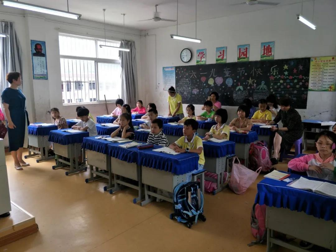石台县实验小学、占大中心学校开展教学交流活动