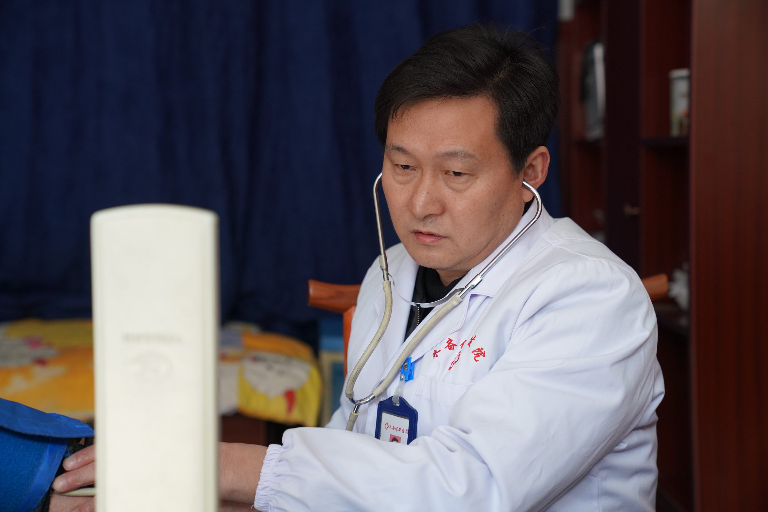 王长春：两袖清风行医 一片赤心为民