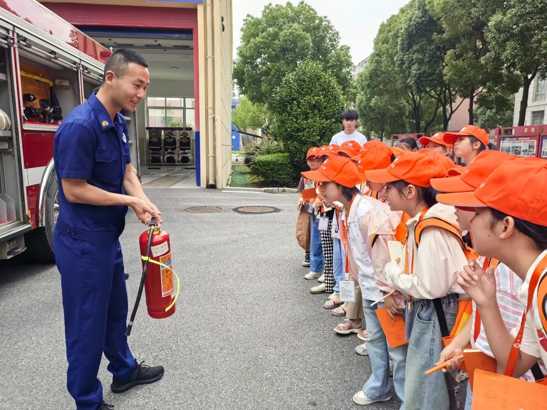“小小消防员”体验行 | 贵池区城西小学、人民路小学小记者们走进贵池区消防救援大队