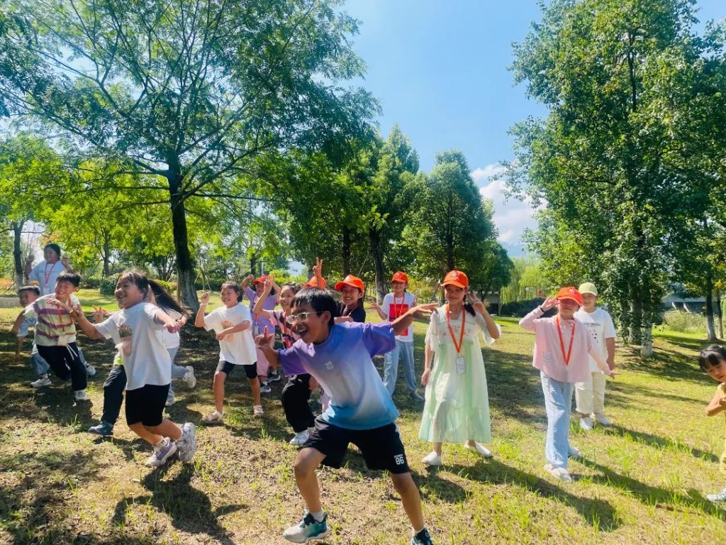 寻秋意，享秋趣 | 青阳县蓉城镇第一小学小记者走进芙蓉湖公园
