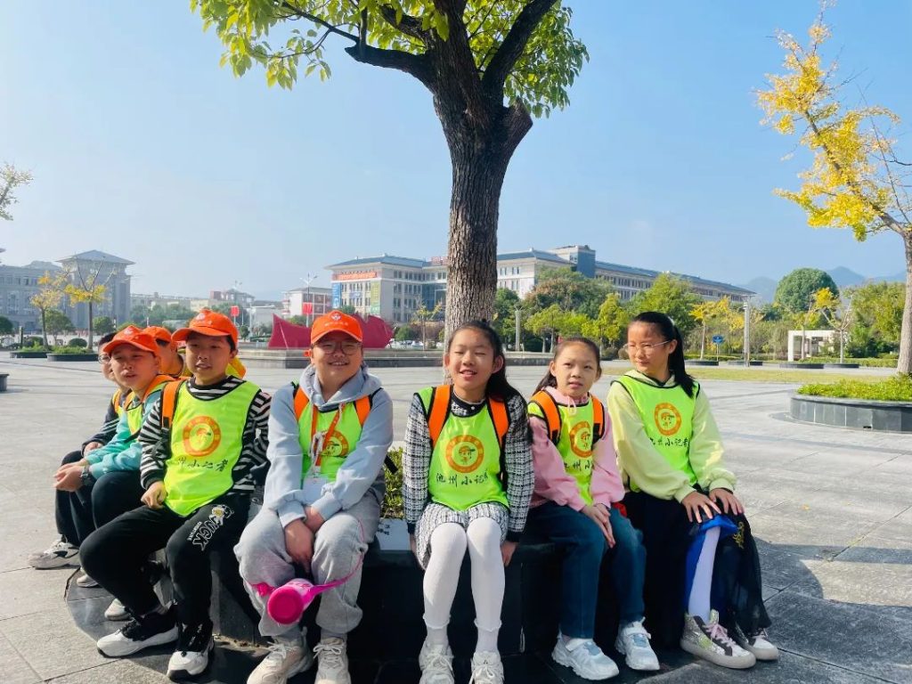 东至县建德小学、至德小学小记者一元城市生存挑战赛活力开赛